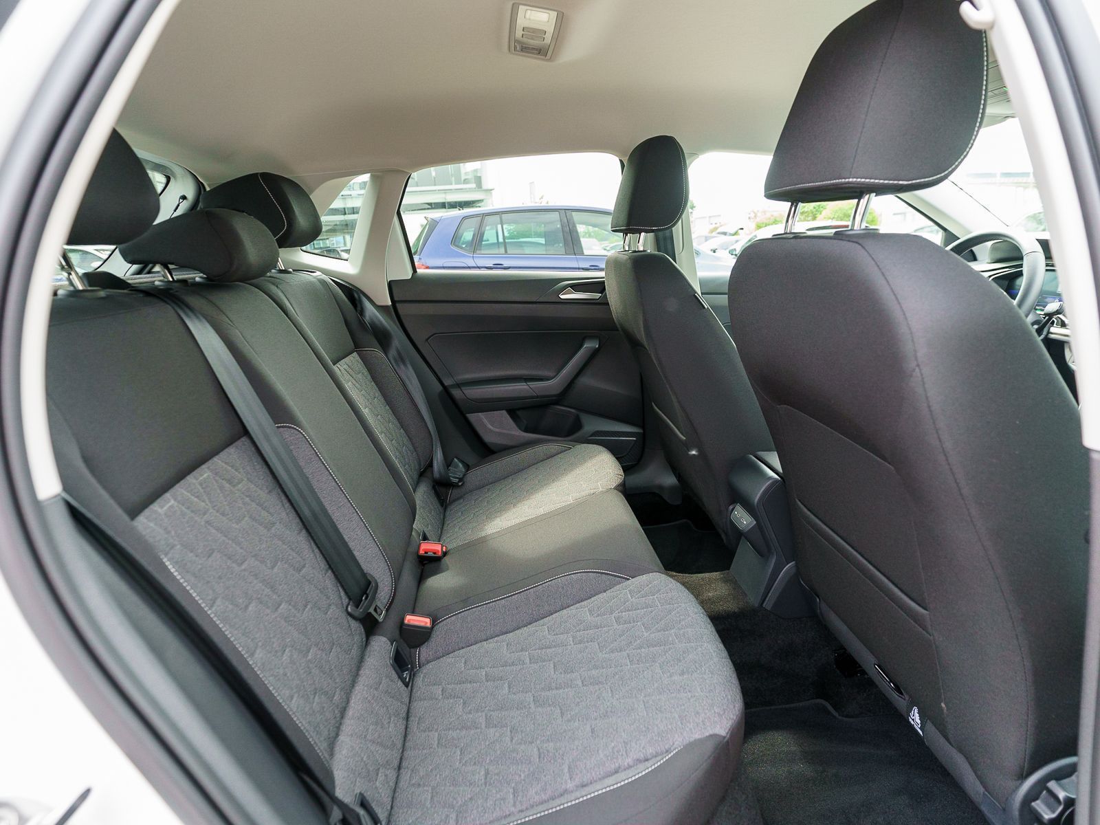 Fahrzeugabbildung Volkswagen Polo MOVE 1.0 TSI DSG Navi LED RFK ACC AHK