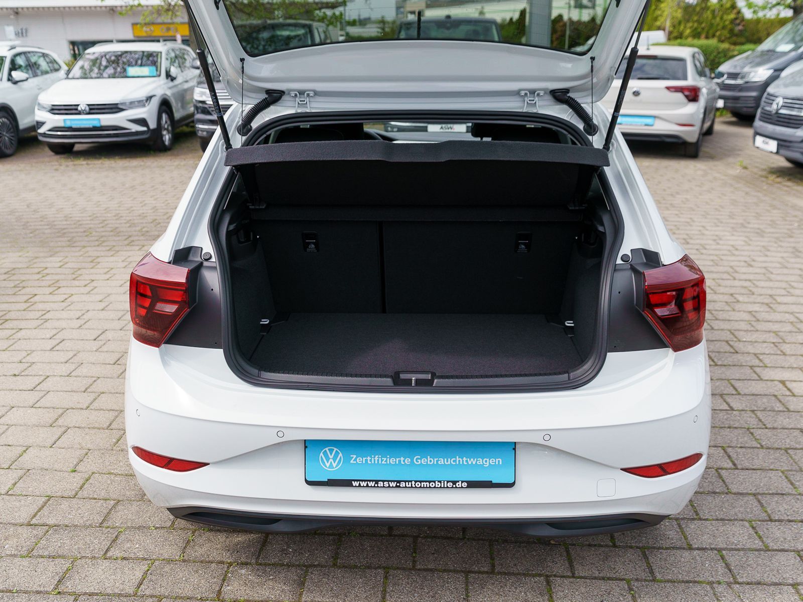 Fahrzeugabbildung Volkswagen Polo MOVE 1.0 TSI DSG Navi LED RFK ACC AHK