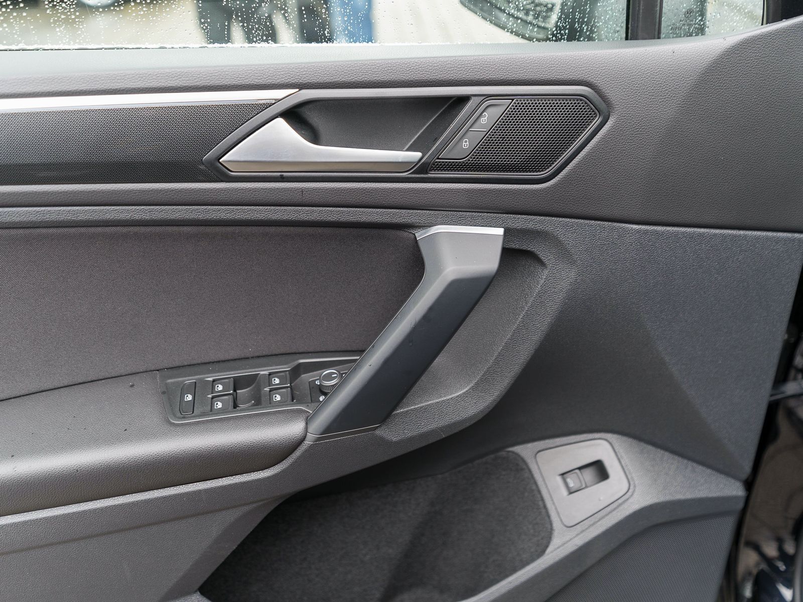 Fahrzeugabbildung Volkswagen Tiguan Elegance 1.5 TSI DSG LED NAVI HUD RFK AHK
