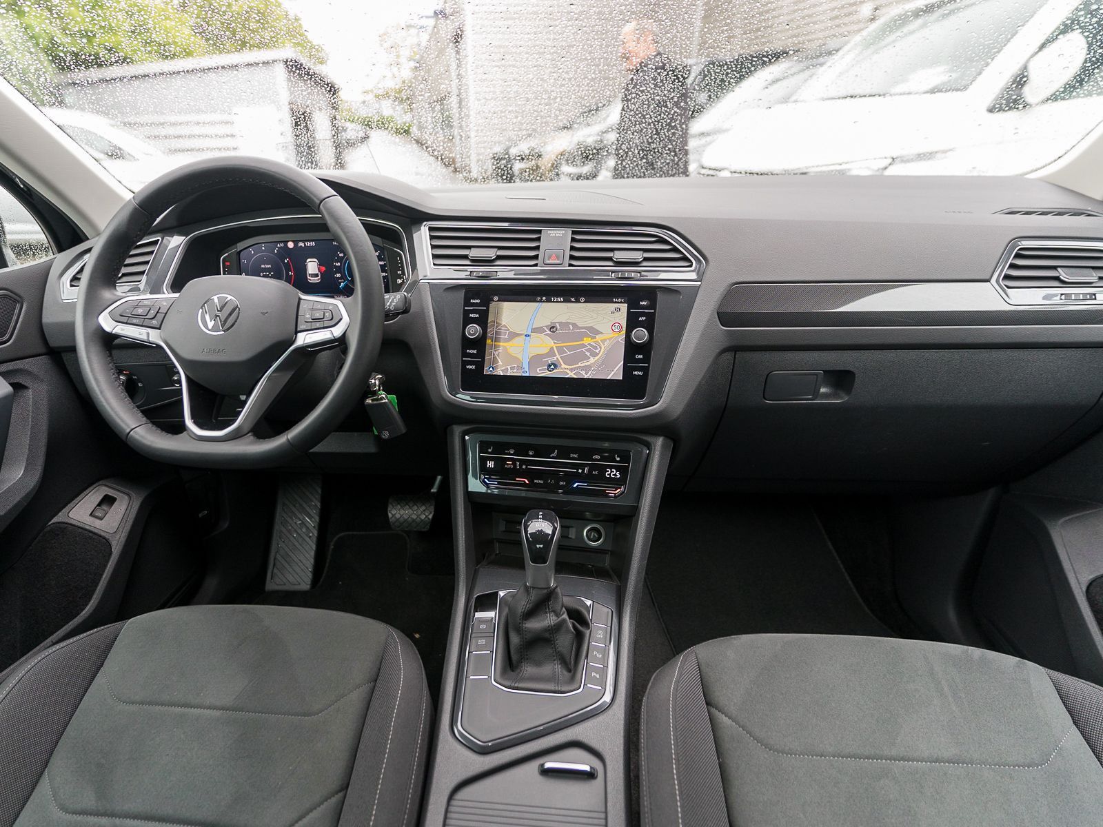 Fahrzeugabbildung Volkswagen Tiguan Elegance 1.5 TSI DSG LED NAVI HUD RFK AHK