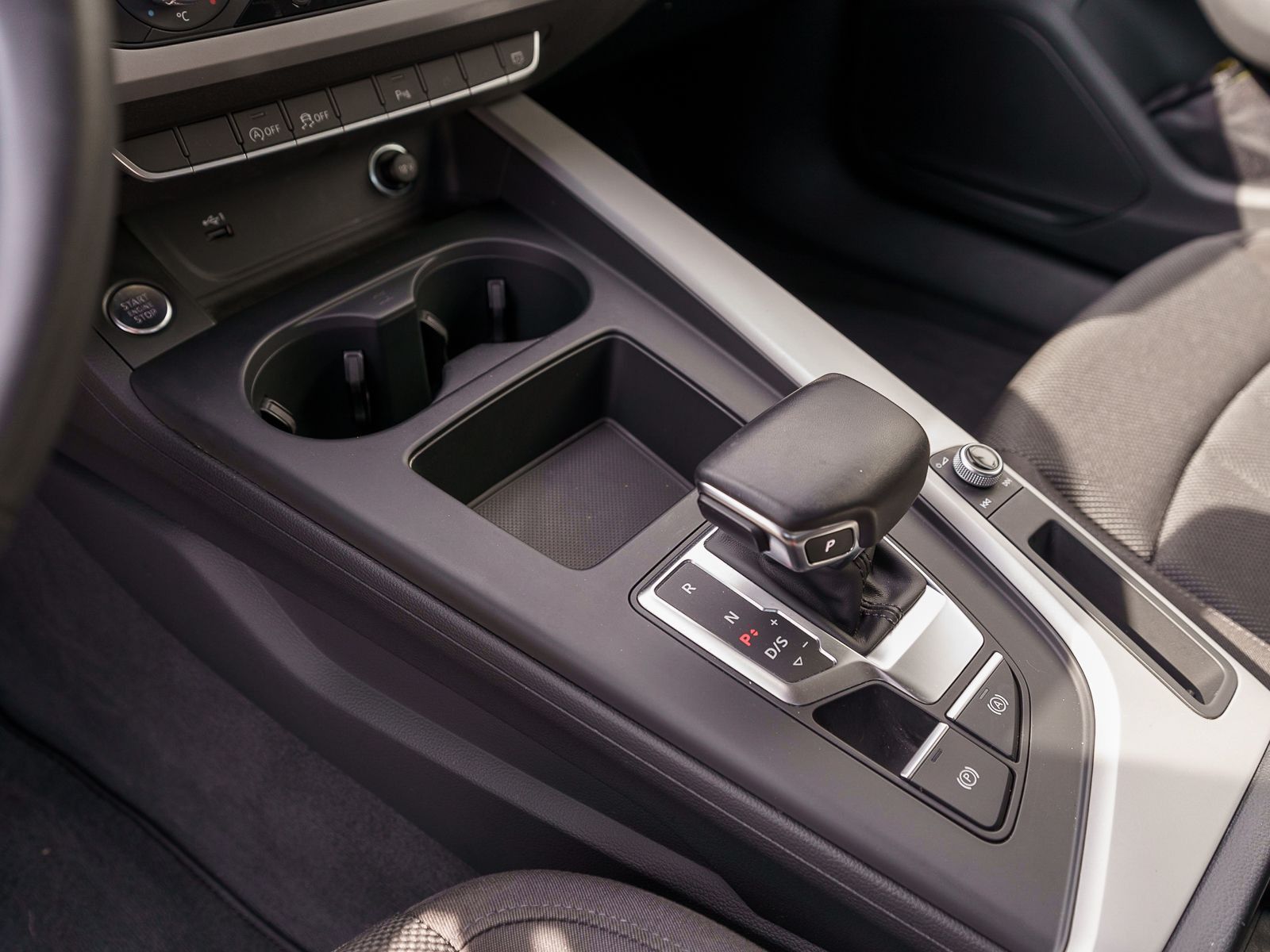 Fahrzeugabbildung Audi A4 Avant 30TDI Stronic LED Navi RFK ACC VC