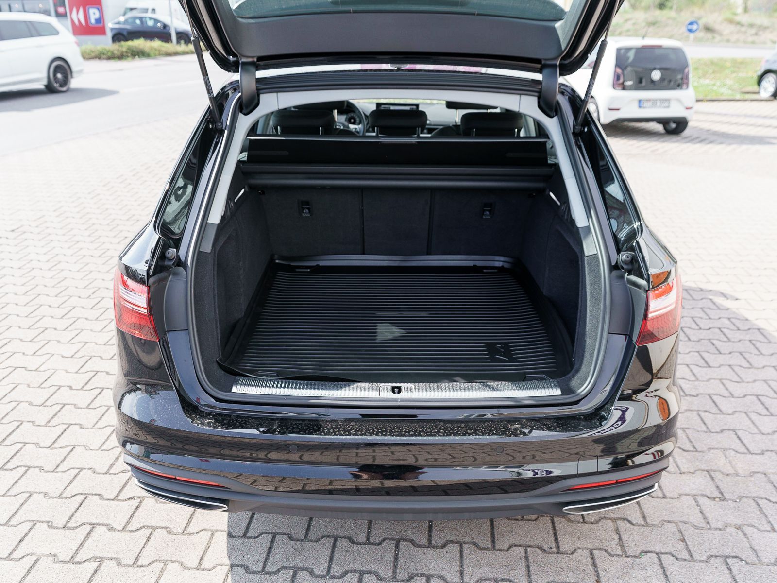 Fahrzeugabbildung Audi A4 Avant 30TDI Stronic LED Navi RFK ACC VC