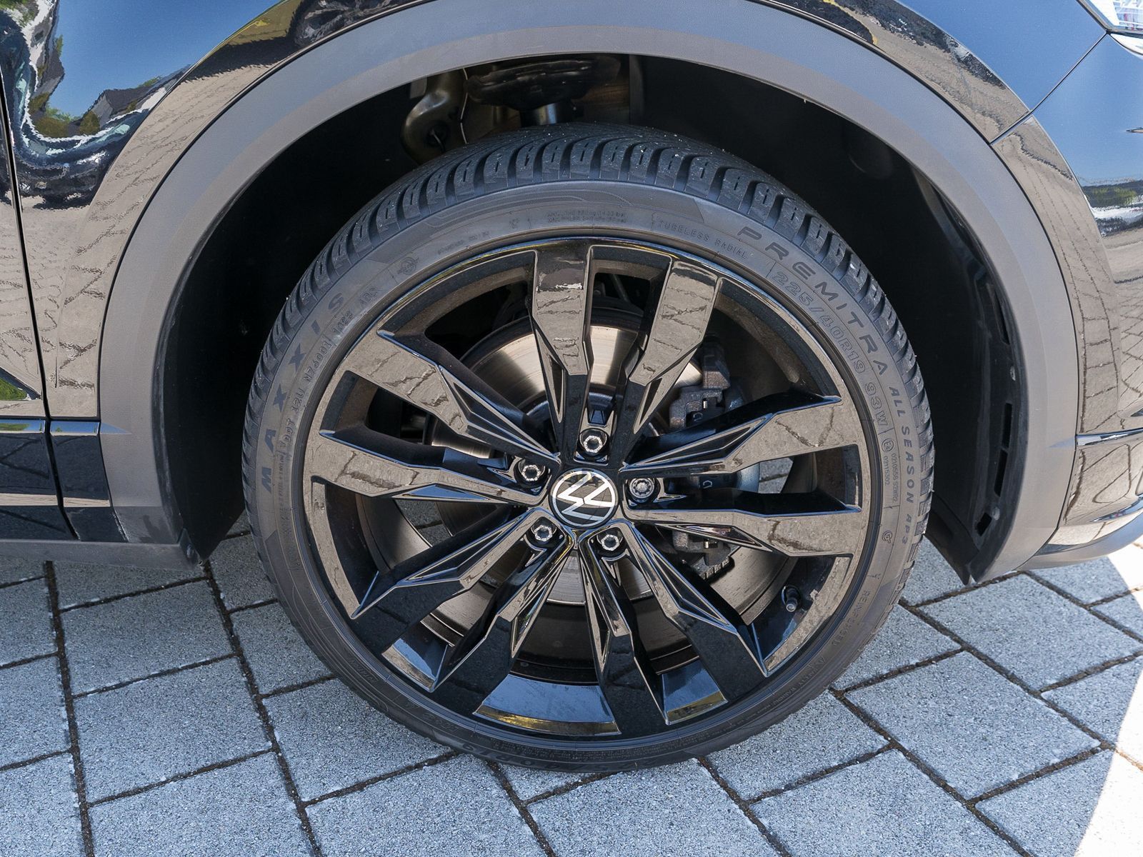 Fahrzeugabbildung Volkswagen T-Roc R-Line 1.5TSI LED RFK ACC SHZ AID beats