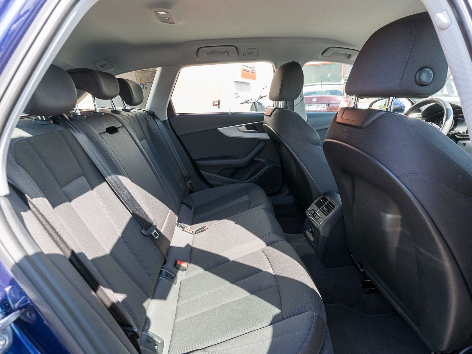 Fahrzeugabbildung Audi A4 Avant Sline 50TDI quattro Navi Matrix RFK