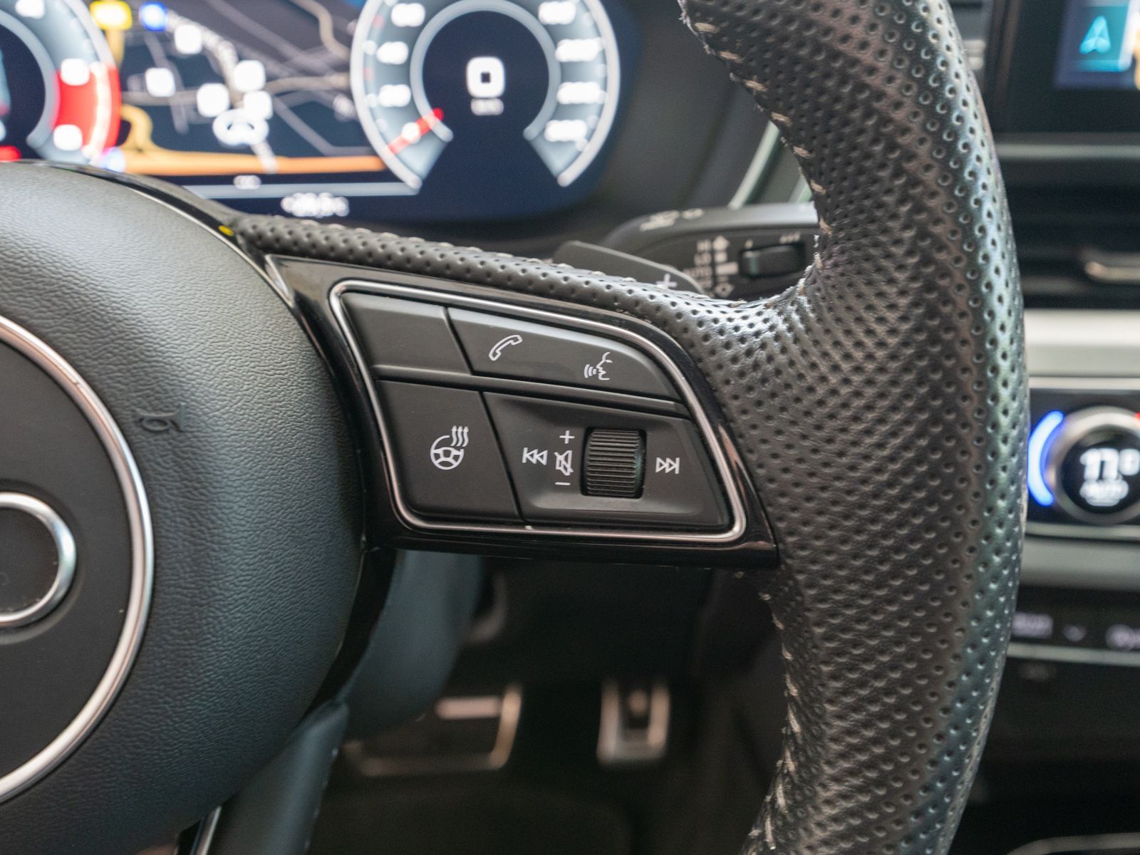 Fahrzeugabbildung Audi S4 Avant 3.0TDI quattro NAVI MATRIX PANO B&O AHK
