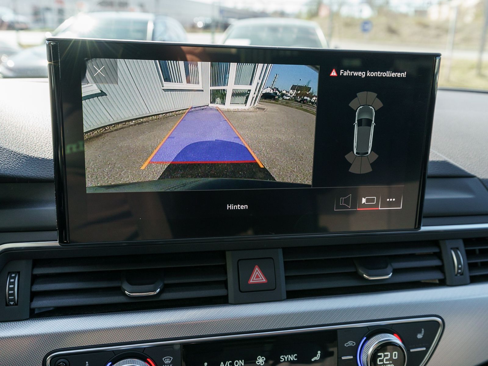 Fahrzeugabbildung Audi A4 Avant S line 40TDI Stronic LED Navi RFK B&O