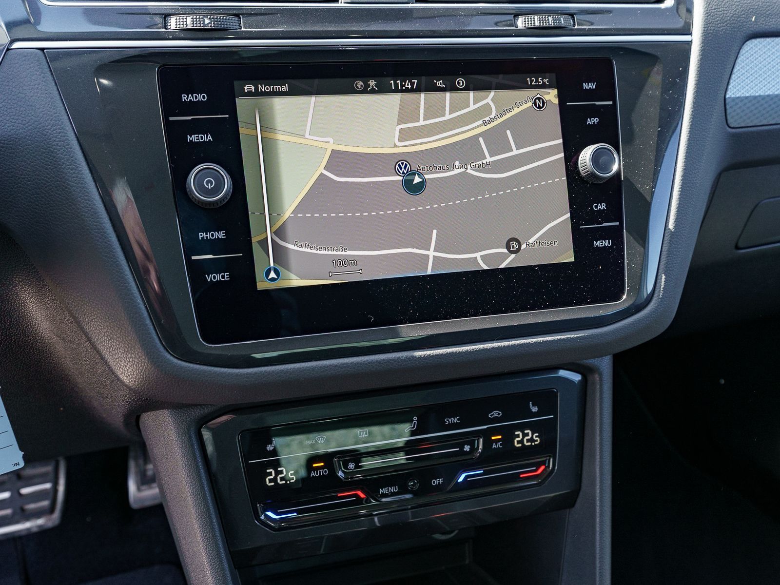 Fahrzeugabbildung Volkswagen Tiguan Life 1.5TSI DSG LED Navi RFK SHZ ACC