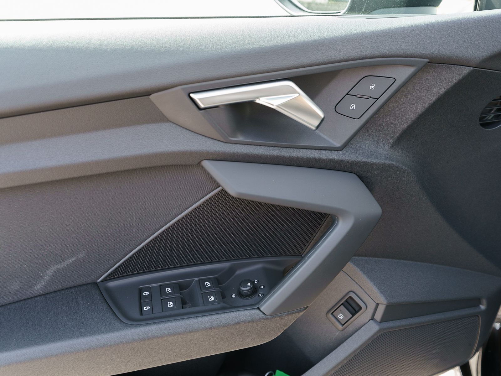 Fahrzeugabbildung Audi A3 Sportback 40TFSI e Stronic LED Navi PDC AHK