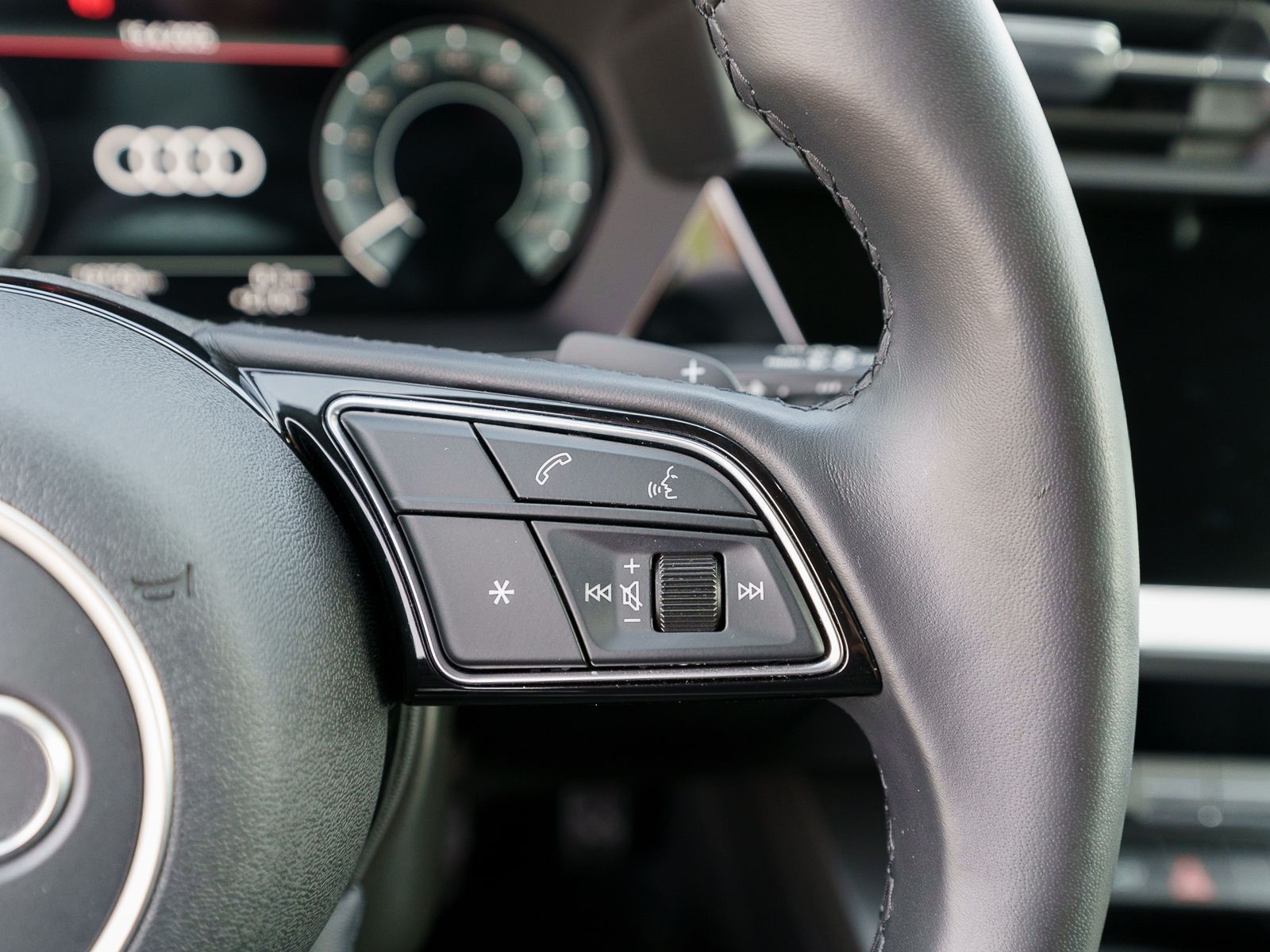 Fahrzeugabbildung Audi A3 Sportback 40TFSI e Stronic LED Navi PDC AHK