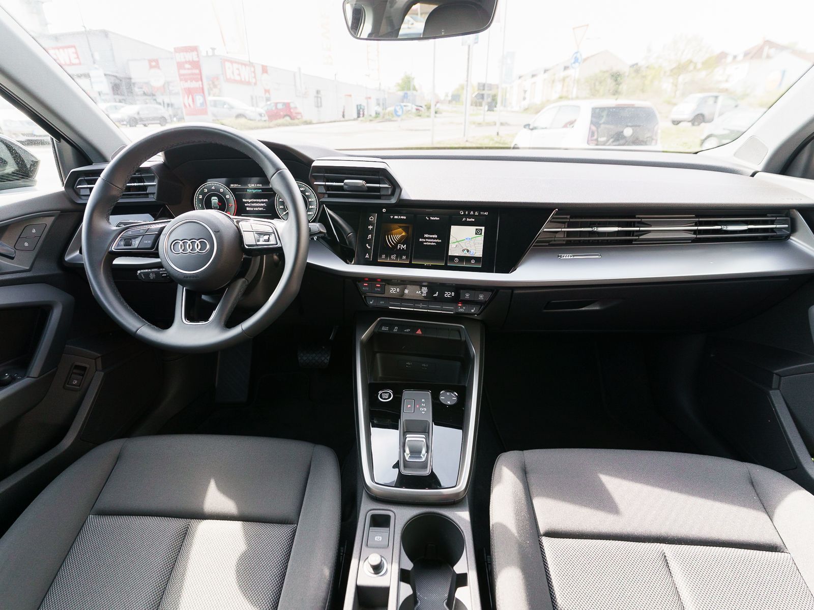 Fahrzeugabbildung Audi A3 Sportback 40TFSI e Stronic LED Navi PDC AHK