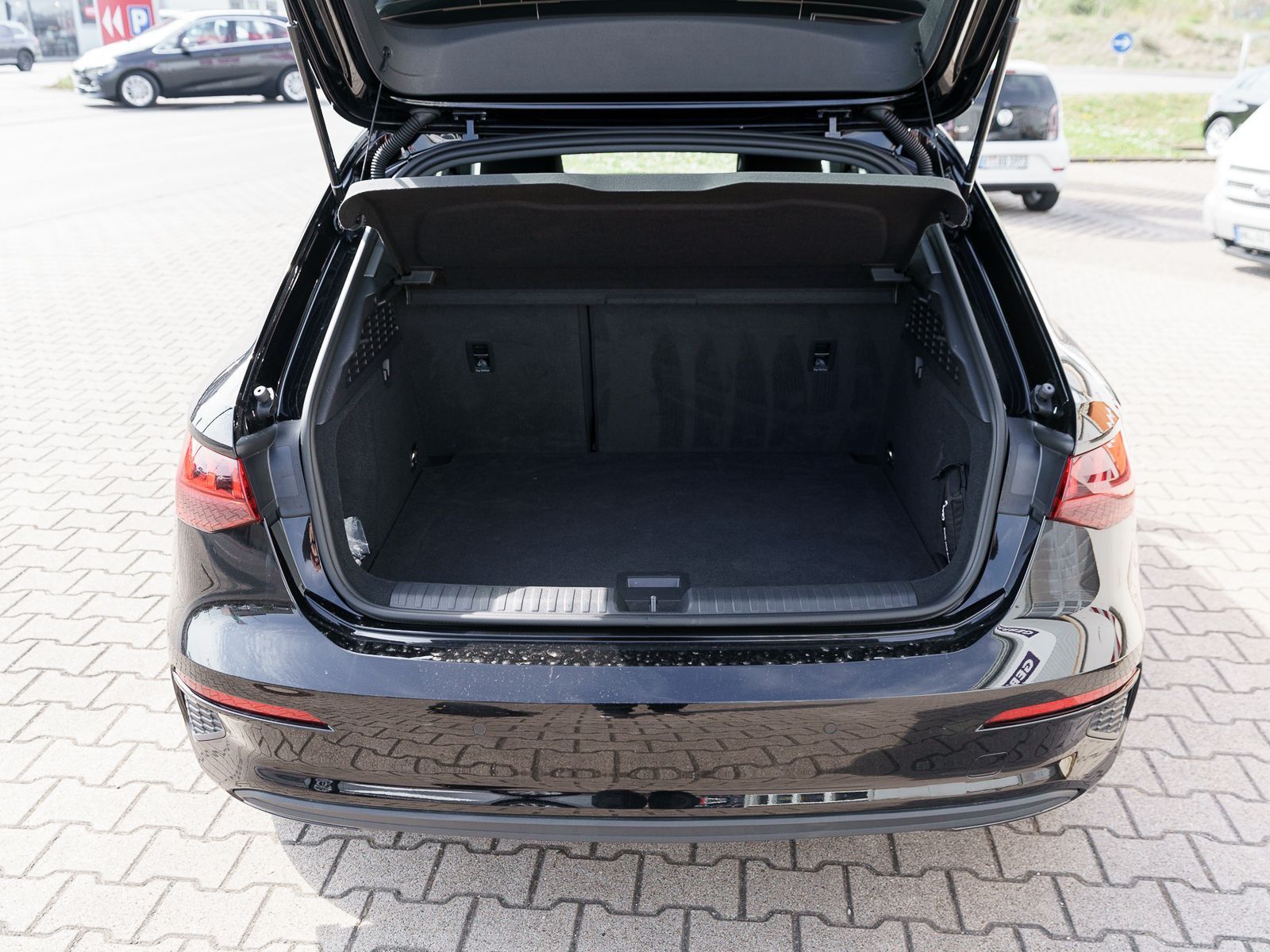 Fahrzeugabbildung Audi A3 Sportback 40TFSI e Stronic LED Navi PDC AHK