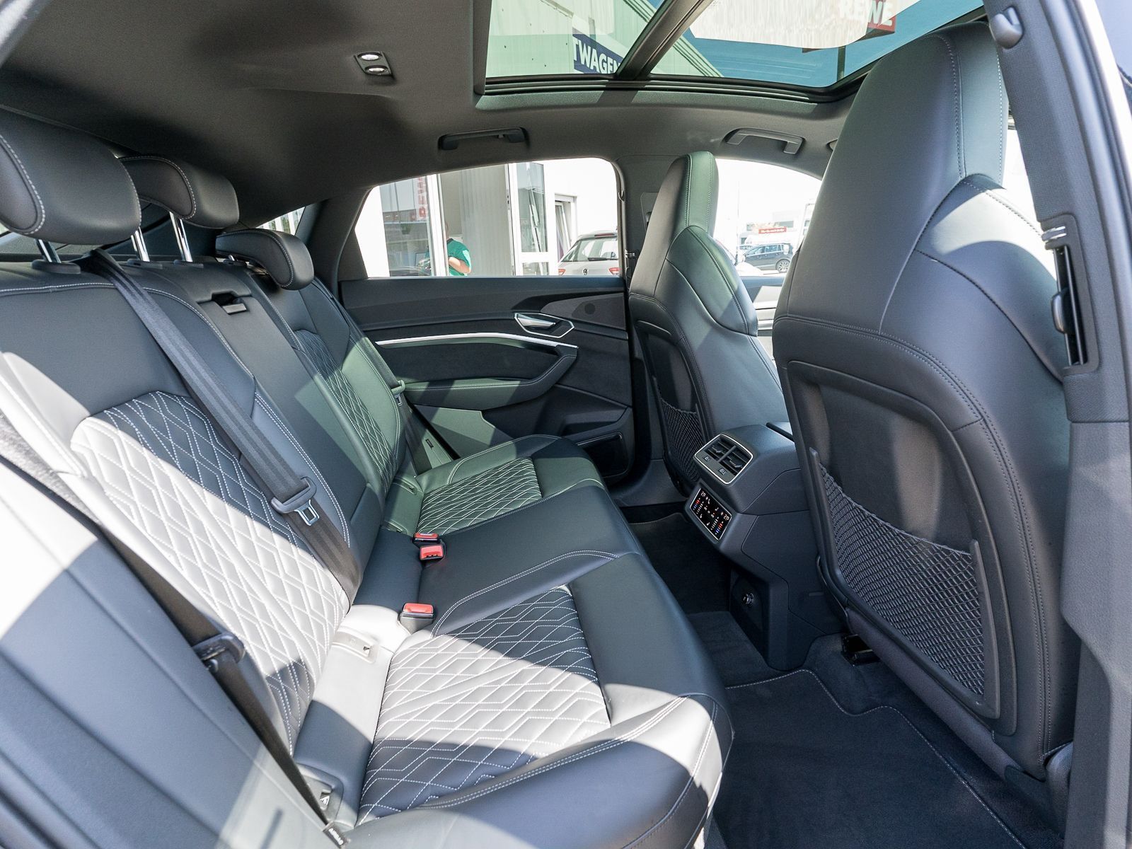 Fahrzeugabbildung Audi e-tron Sportback Sline 55 quatt LED 360° B&O AHK