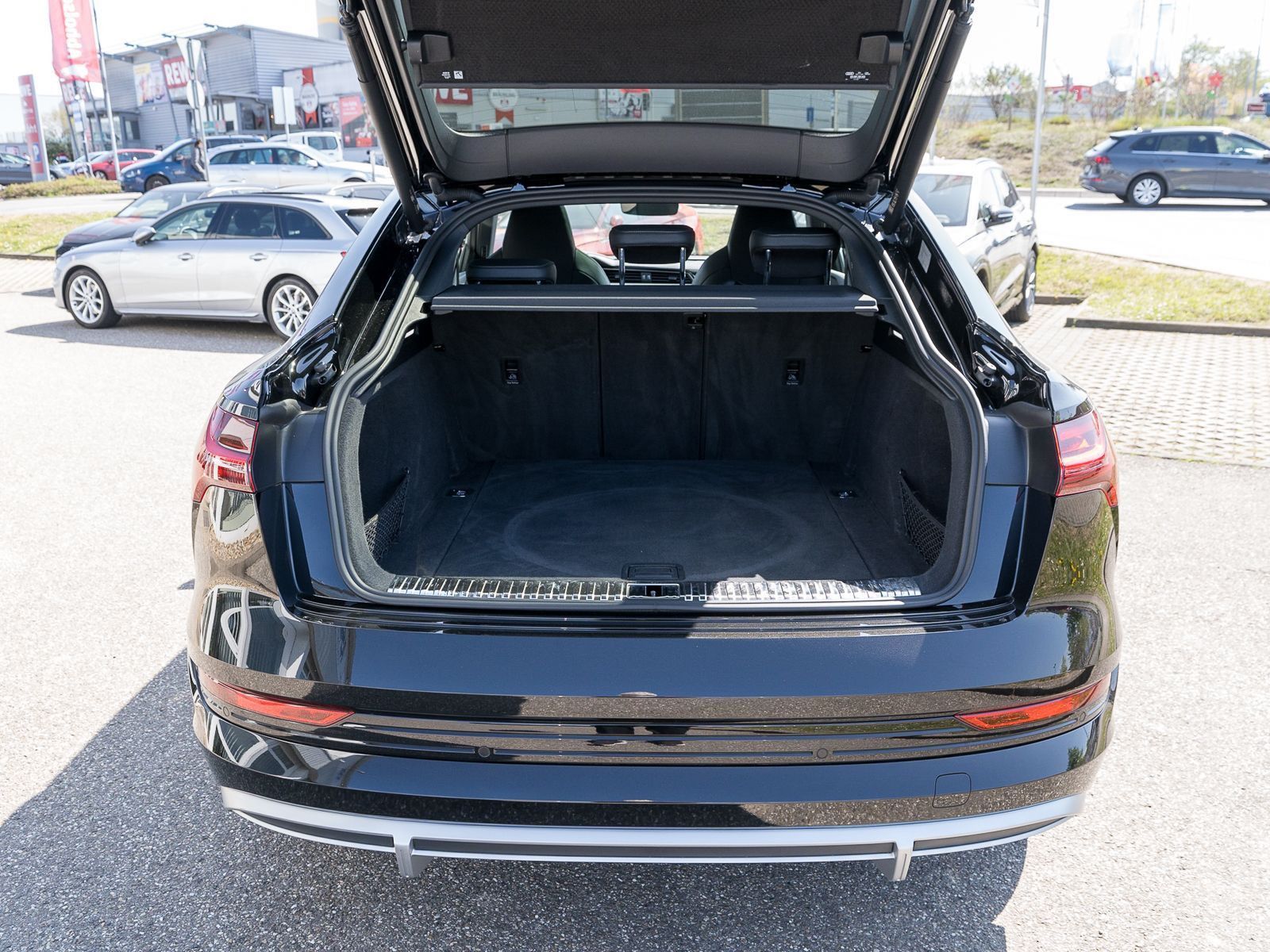 Fahrzeugabbildung Audi e-tron Sportback Sline 55 quatt LED 360° B&O AHK