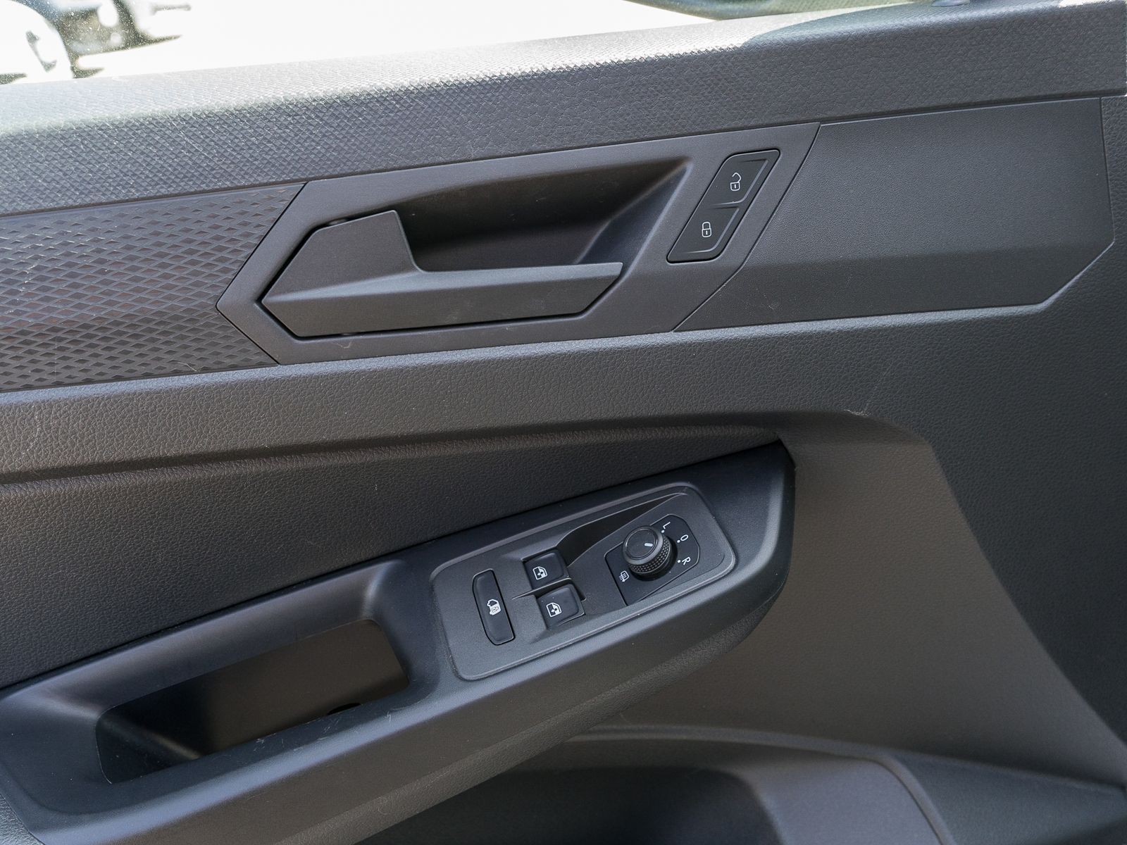 Fahrzeugabbildung Volkswagen Caddy Cargo 1.5TSI NAVI Sitzheizung PDC v/h DAB+
