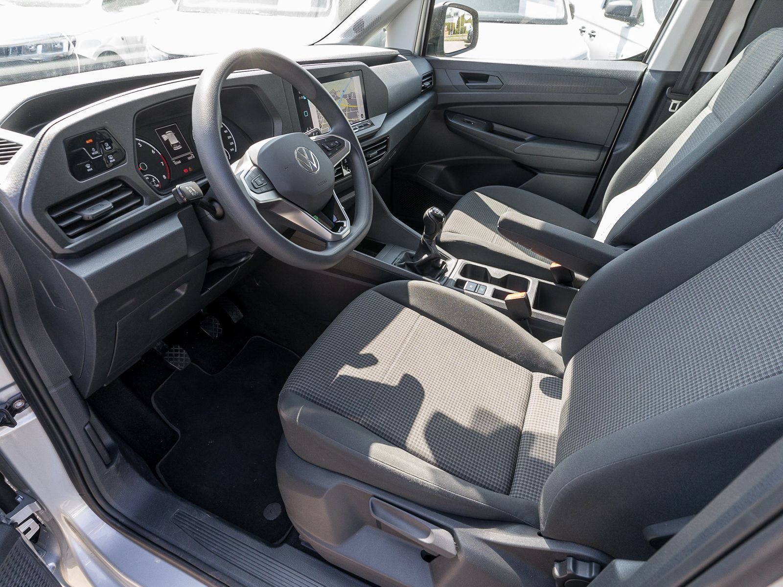 Fahrzeugabbildung Volkswagen Caddy Cargo 1.5TSI NAVI Sitzheizung PDC v/h DAB+