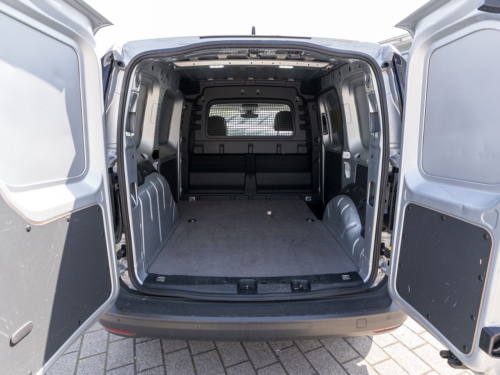Fahrzeugabbildung Volkswagen Caddy Cargo 1.5TSI NAVI Sitzheizung PDC v/h DAB+
