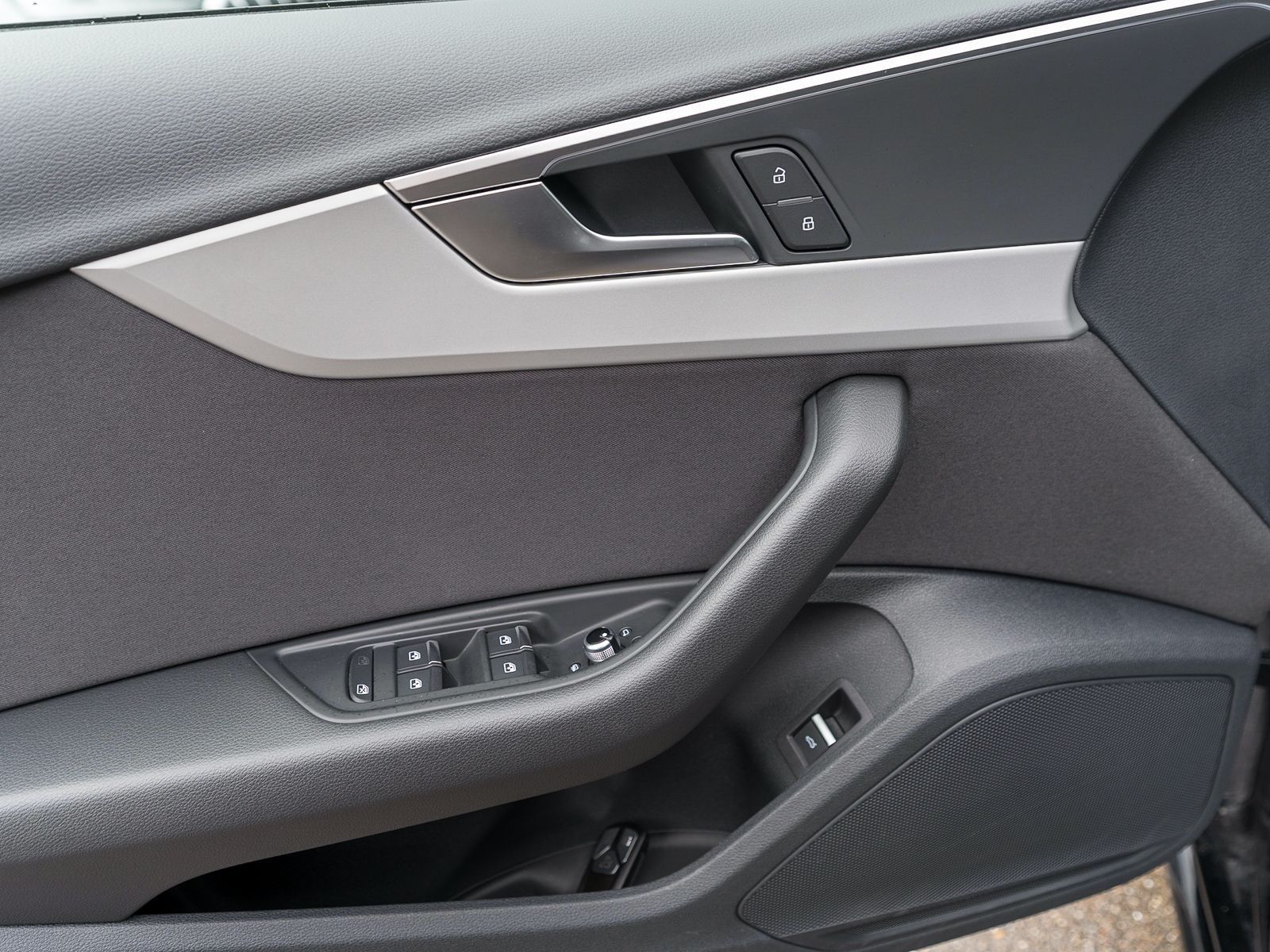 Fahrzeugabbildung Audi A4 Avant S line 40 TFSI S tronic LED NAVI RFK VC