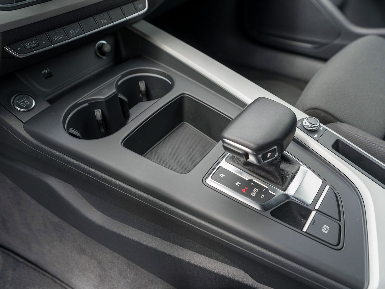 Fahrzeugabbildung Audi A4 Avant S line 40 TFSI S tronic LED NAVI RFK VC