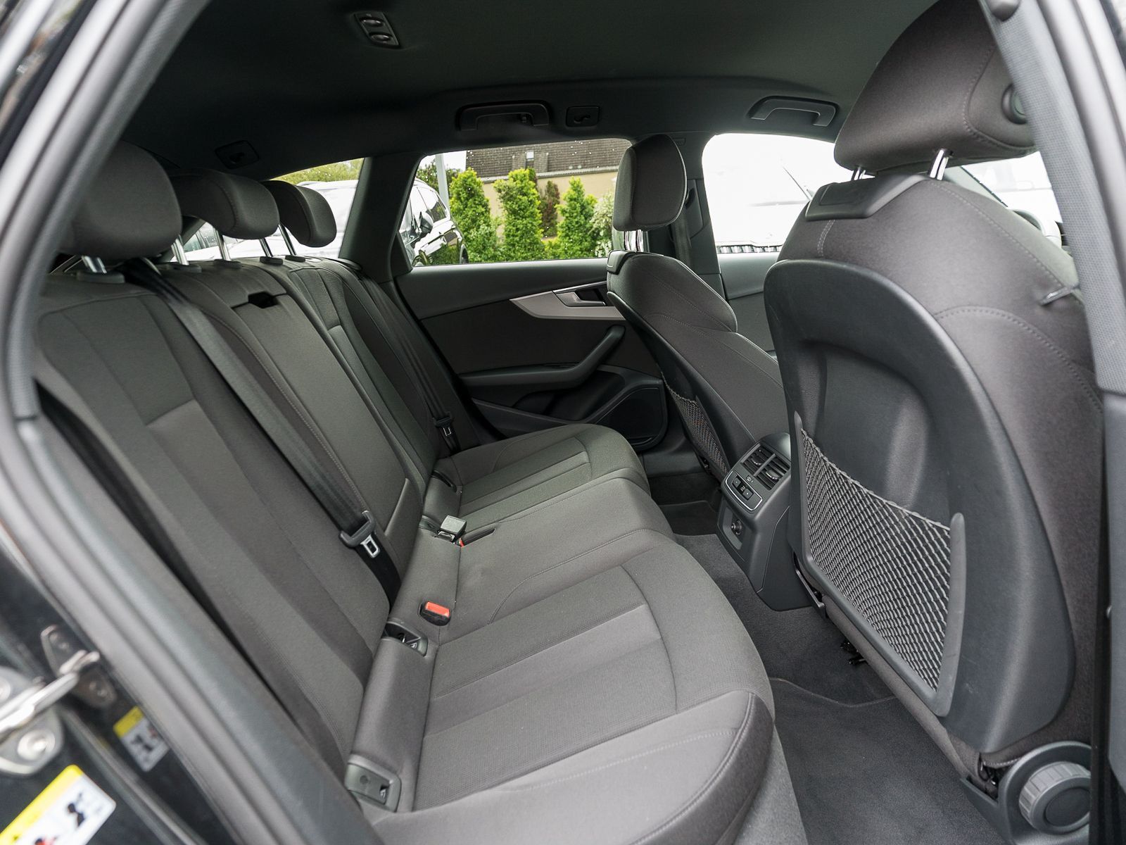 Fahrzeugabbildung Audi A4 Avant S line 40 TFSI S tronic LED NAVI RFK VC