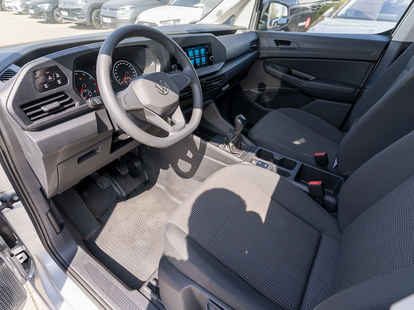 Fahrzeugabbildung Volkswagen Caddy Cargo 1.5 TSI PDC vo/hi Climatronic DAB+