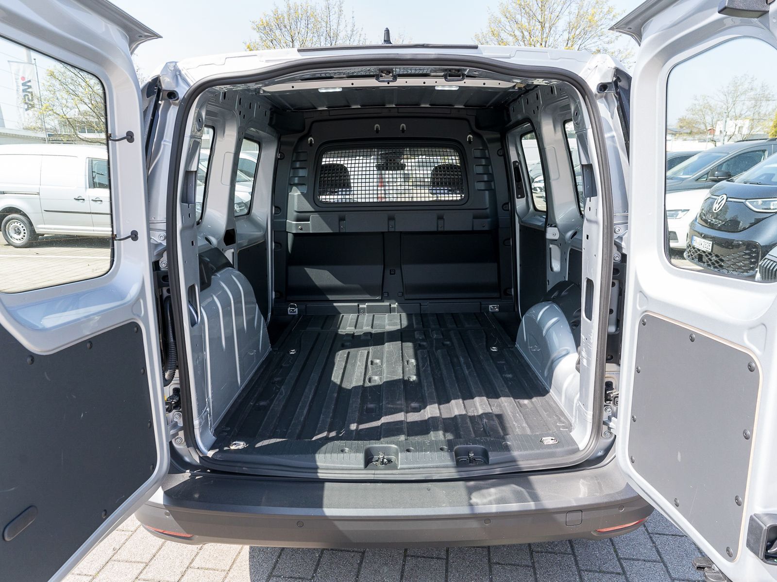 Fahrzeugabbildung Volkswagen Caddy Cargo 1.5 TSI PDC vo/hi Climatronic DAB+