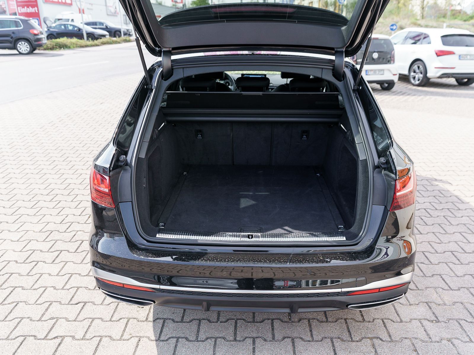 Fahrzeugabbildung Audi A4 Avant Sline 30TDI Stroni LED Navi RFK B&O AHK