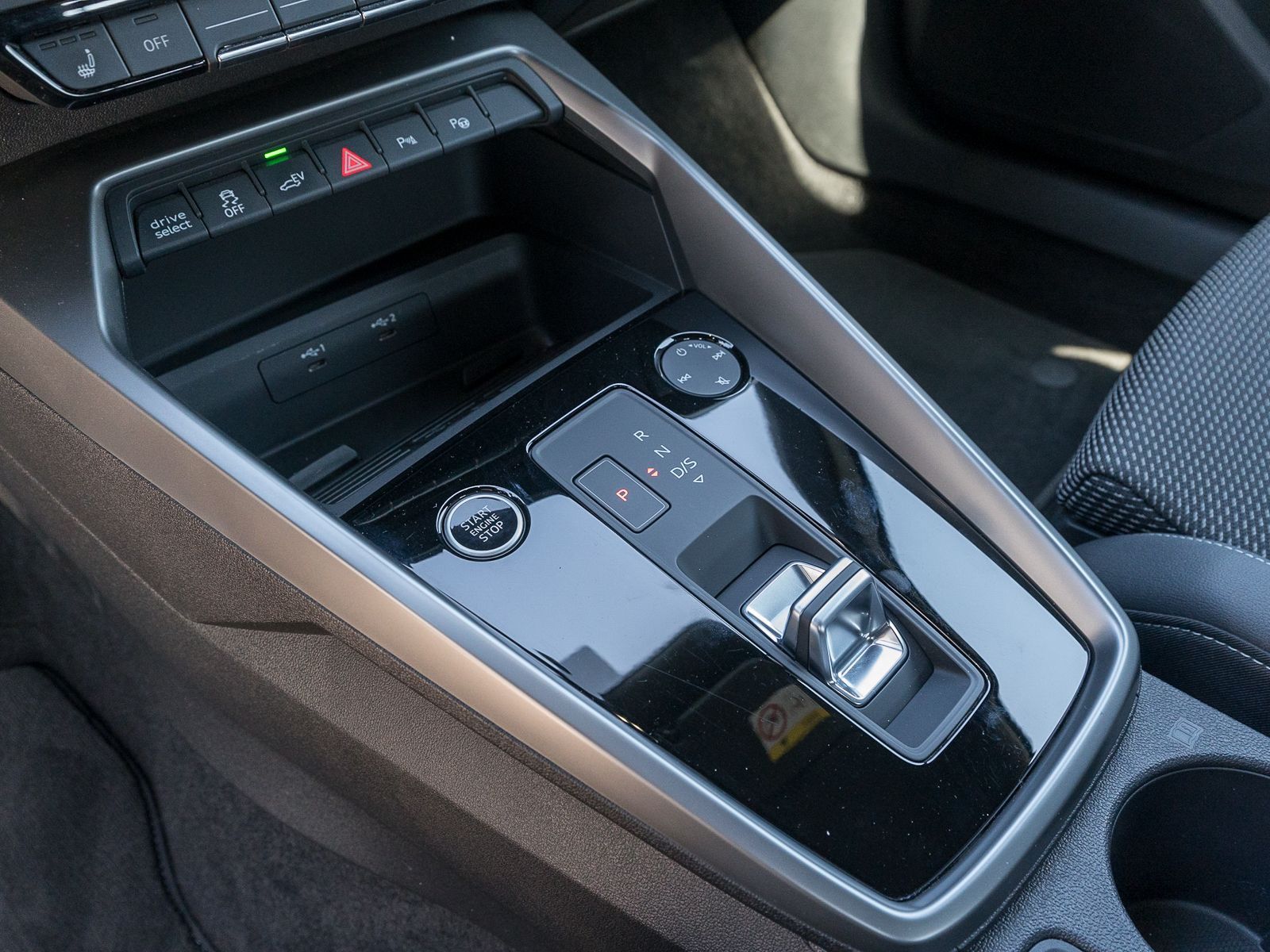 Fahrzeugabbildung Audi A3 Sportback Sline 40TFSI e Stronic LED Navi RFK