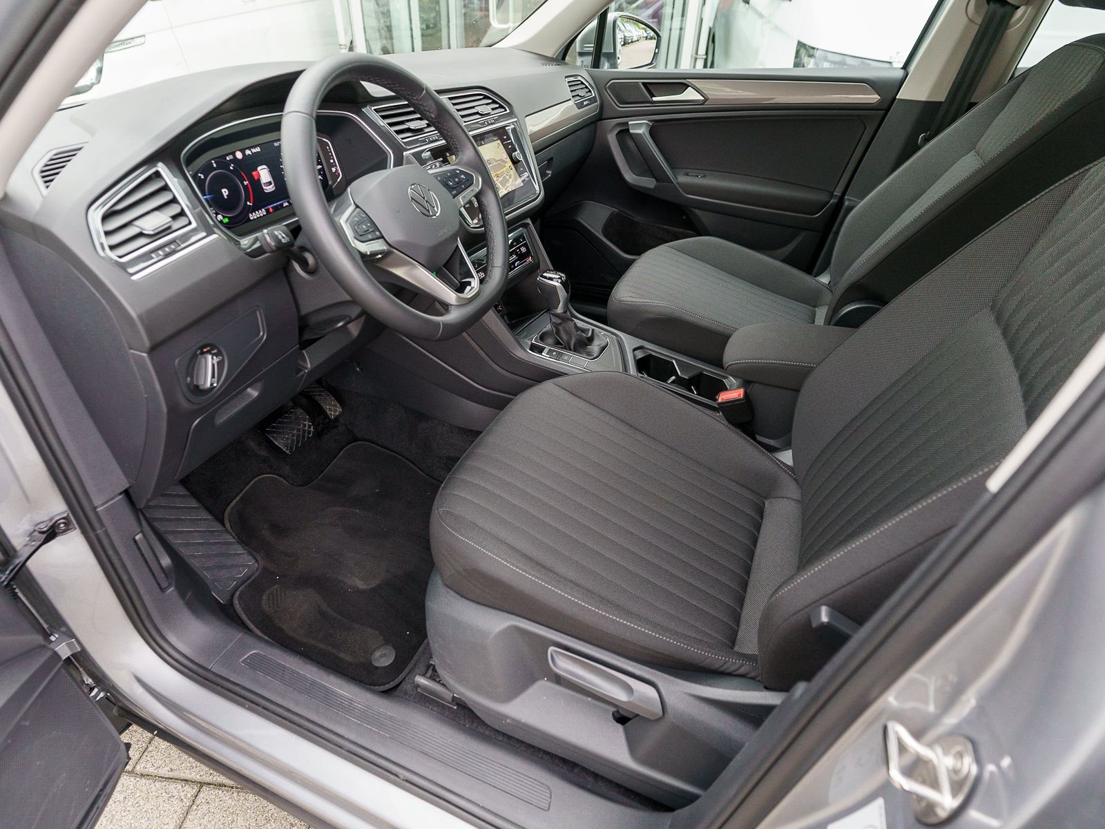 Fahrzeugabbildung Volkswagen Tiguan Allspace Life 2,0TDI DSG NAVI AHK 7Sitzer