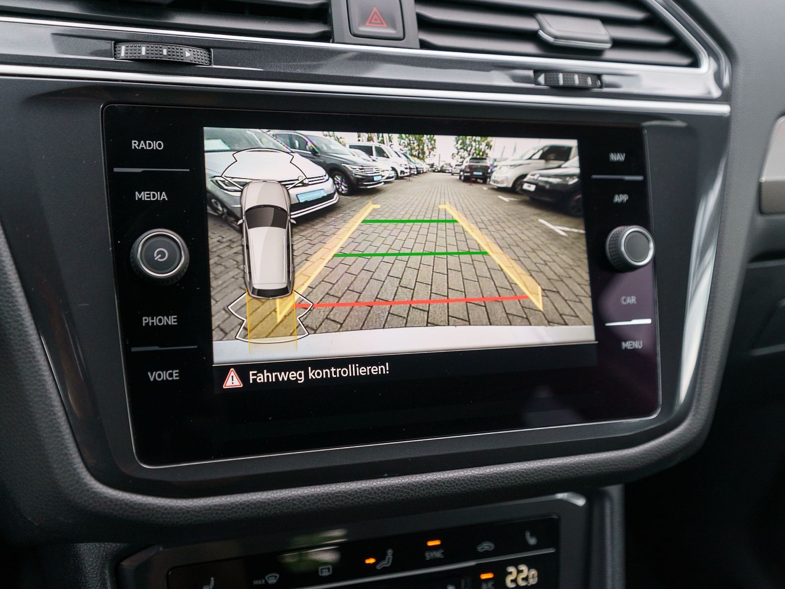 Fahrzeugabbildung Volkswagen Tiguan Allspace Life 2,0TDI DSG NAVI AHK 7Sitzer
