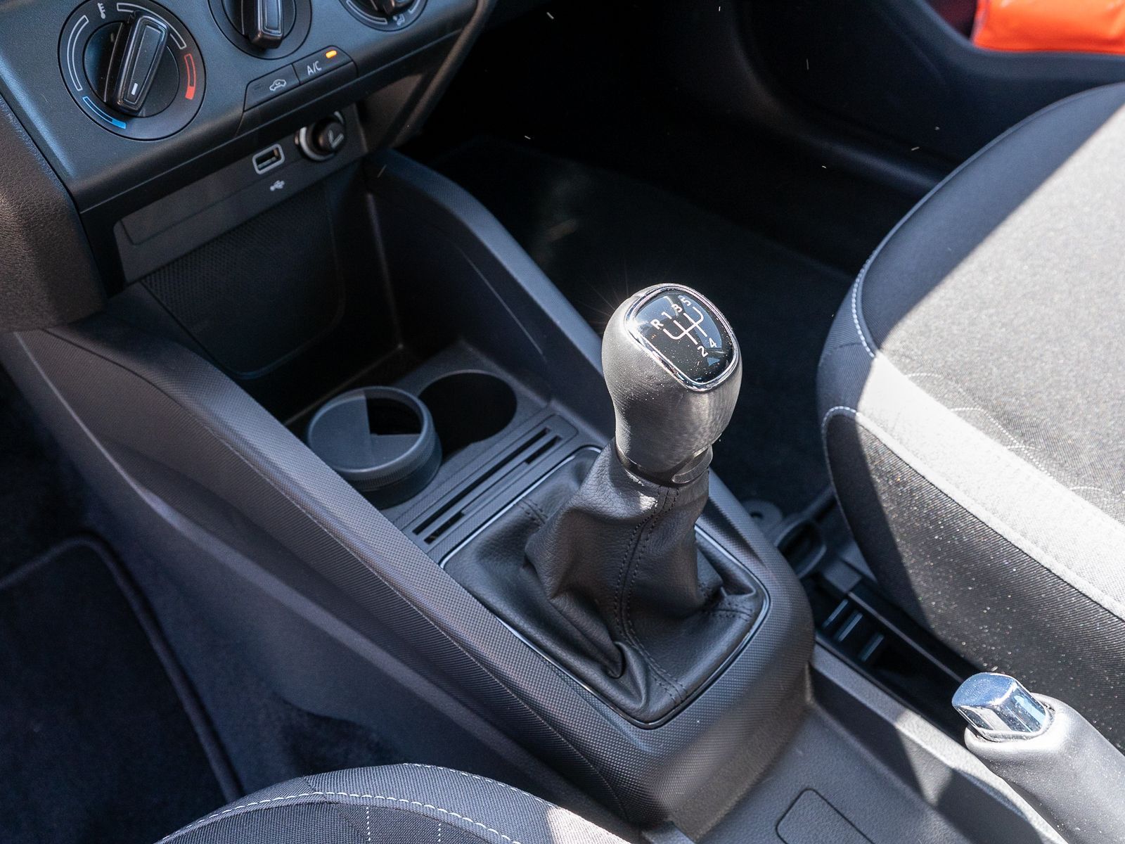 Fahrzeugabbildung SKODA Fabia Combi Ambition 1,0 TSI Klima NAVI SHZ PDC