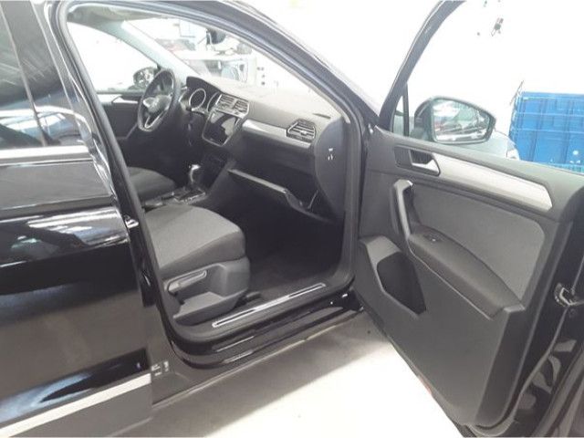 Fahrzeugabbildung Volkswagen Tiguan Life Move 2,0TDI DSG LED NAVI AHK RFK ACC