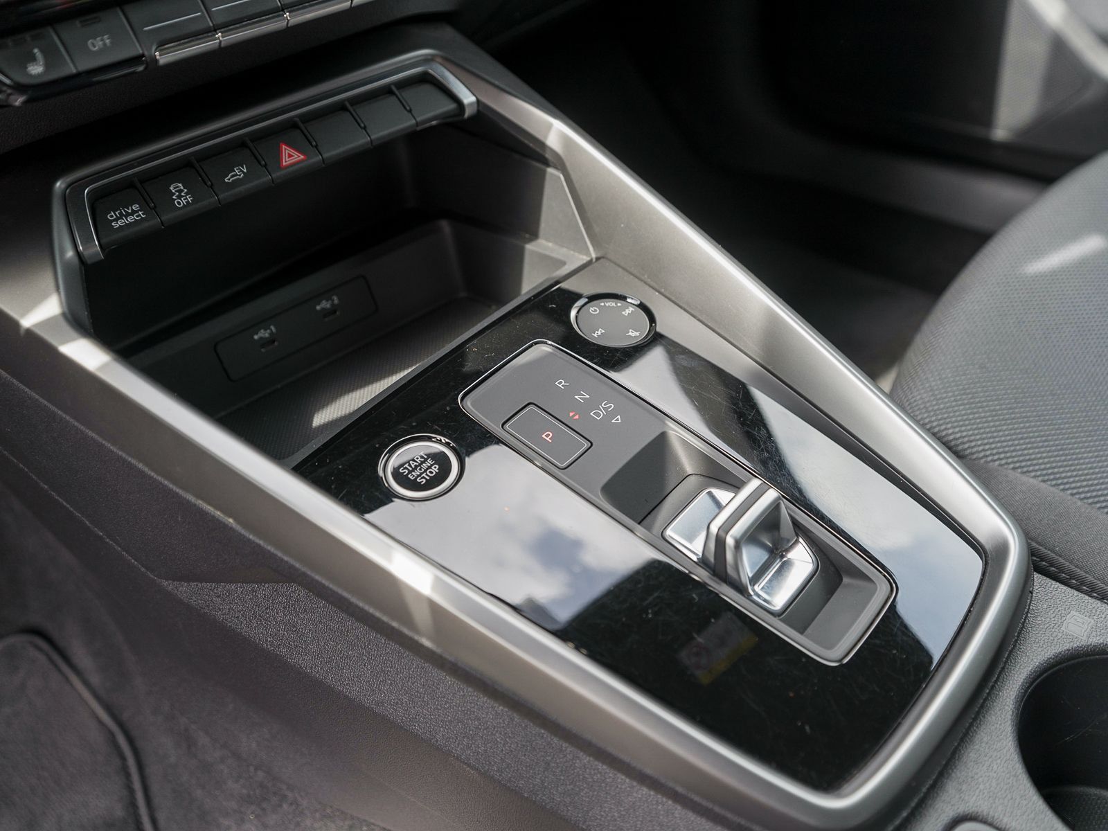 Fahrzeugabbildung Audi A3 Sportback Sline 45TFSI e Stronic LED RFK B&O