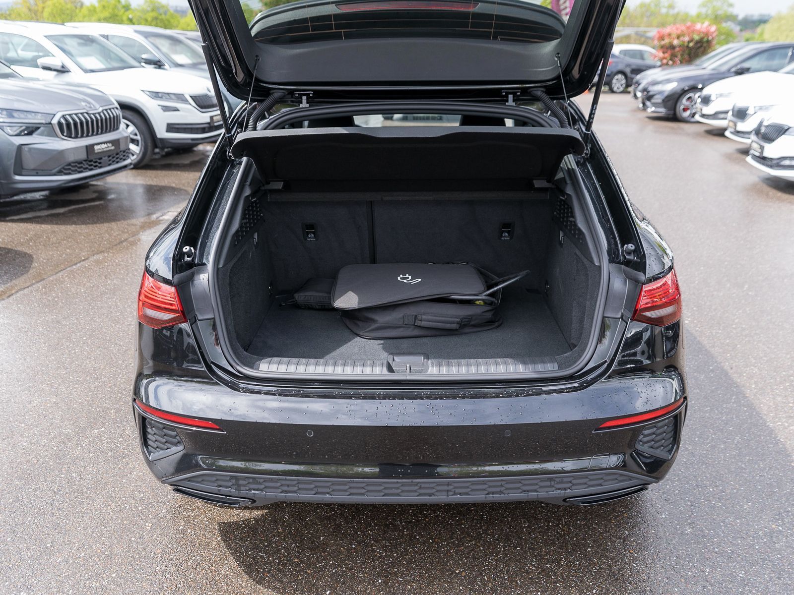 Fahrzeugabbildung Audi A3 Sportback Sline 45TFSI e Stronic LED RFK B&O