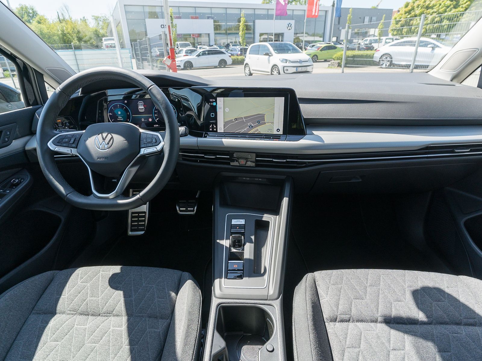 Fahrzeugabbildung Volkswagen Golf Move 2.0 TDI DSG LED Navi RFK Pano HUD AHK