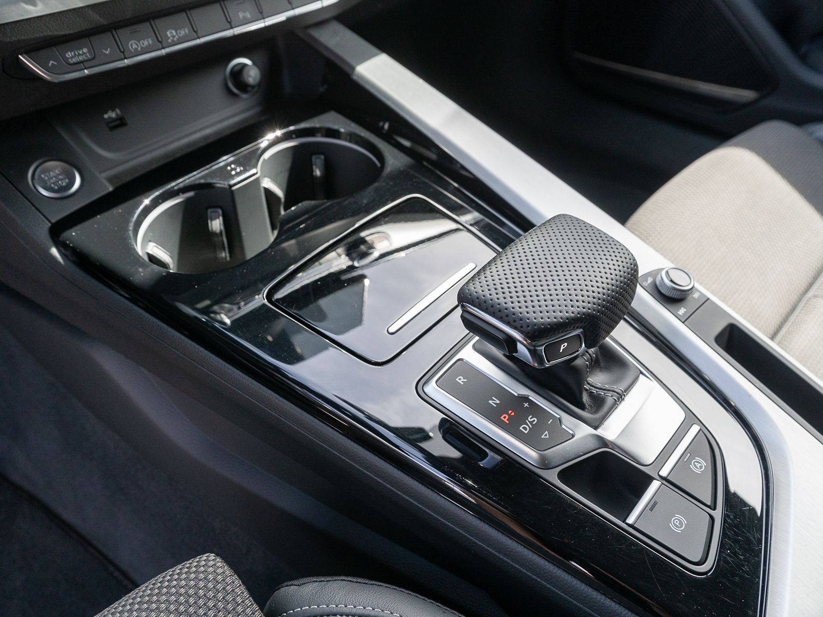Fahrzeugabbildung Audi A4 Avant S line 40TDI quattro Stronic LED Navi