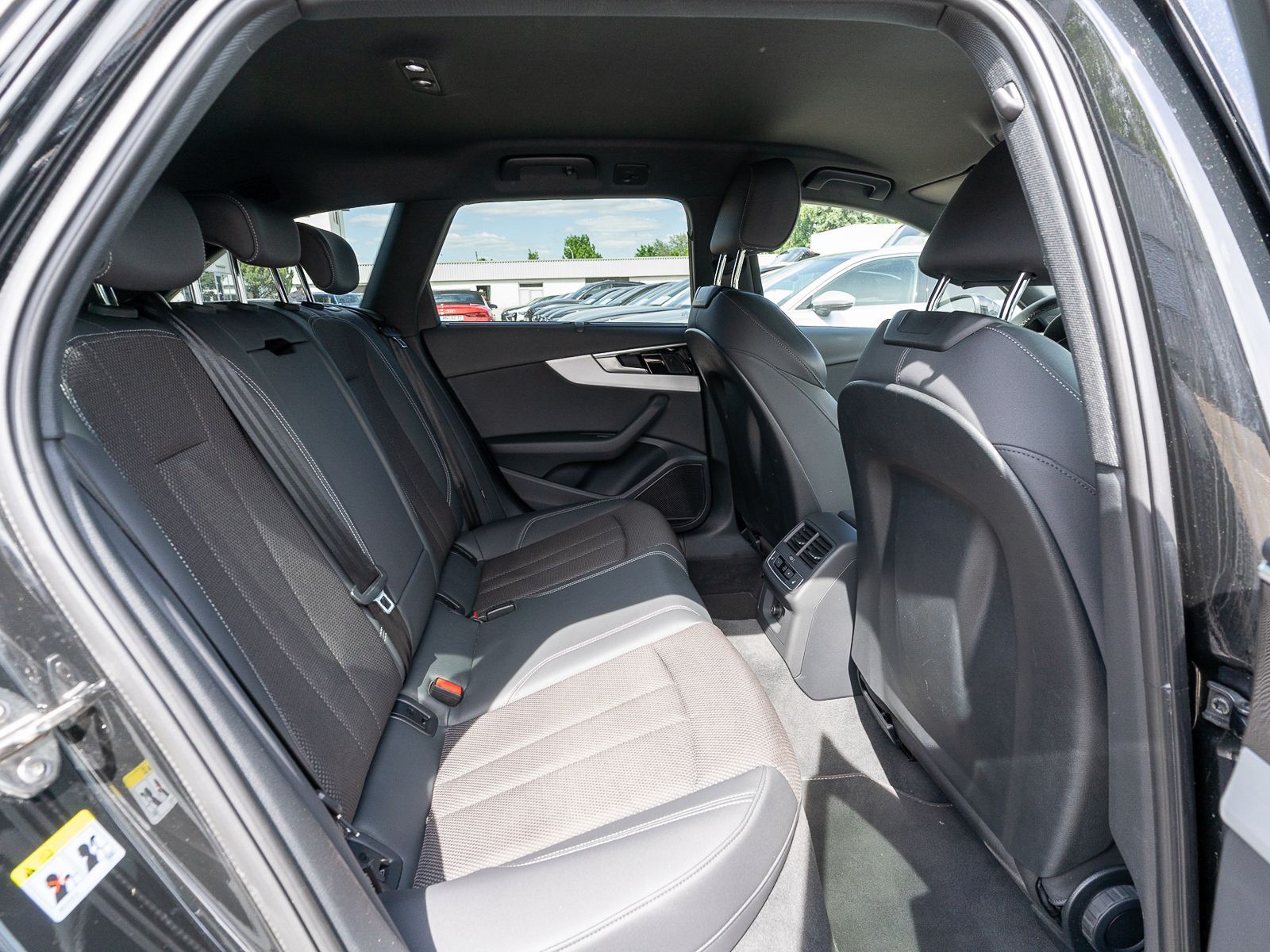 Fahrzeugabbildung Audi A4 Avant S line 40TDI quattro Stronic LED Navi