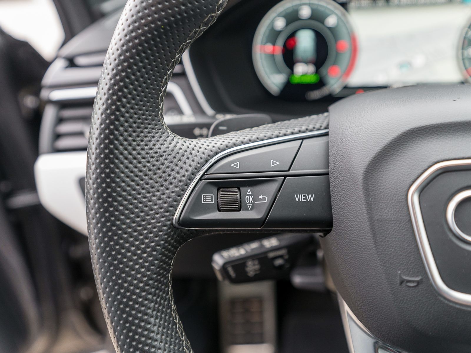 Fahrzeugabbildung Audi A4 Avant S line 40TDI Stronic LED Navi ACC AHK