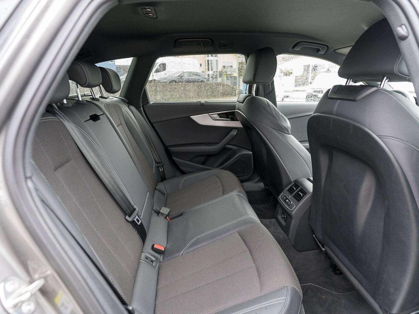 Fahrzeugabbildung Audi A4 Avant S line 40TDI Stronic LED Navi ACC AHK