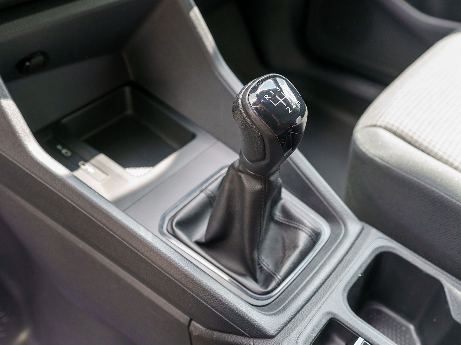Fahrzeugabbildung Volkswagen Caddy Cargo 2.0TDI NAVI SHZ PDC Climatronic DAB+