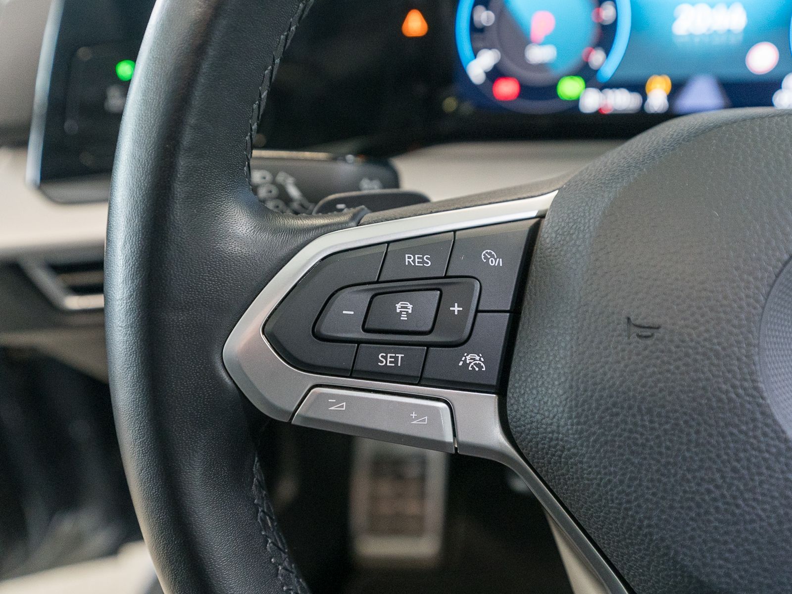Fahrzeugabbildung Volkswagen Golf Variant Alltrack 4M 2,0TDI DSG LED PANO AHK