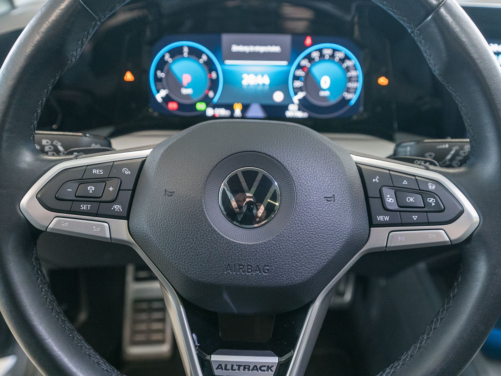 Fahrzeugabbildung Volkswagen Golf Variant Alltrack 4M 2,0TDI DSG LED PANO AHK