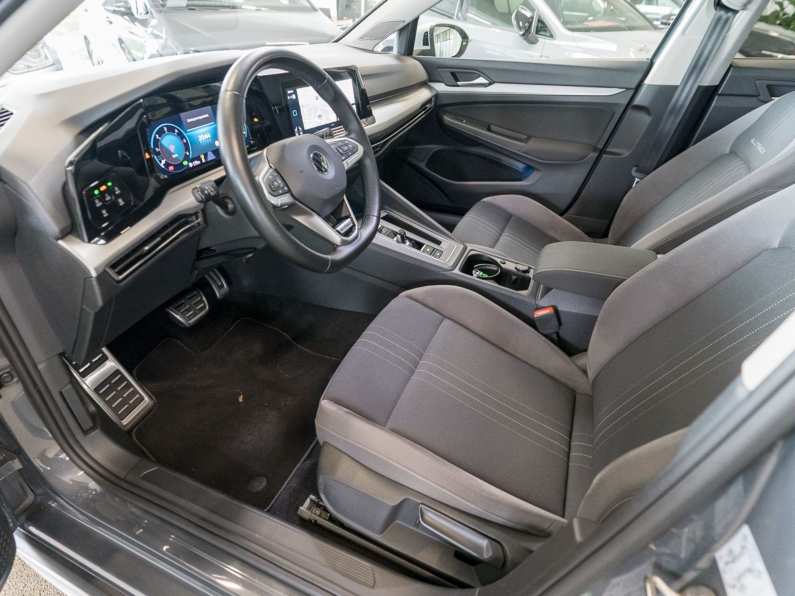 Fahrzeugabbildung Volkswagen Golf Variant Alltrack 4M 2,0TDI DSG LED PANO AHK