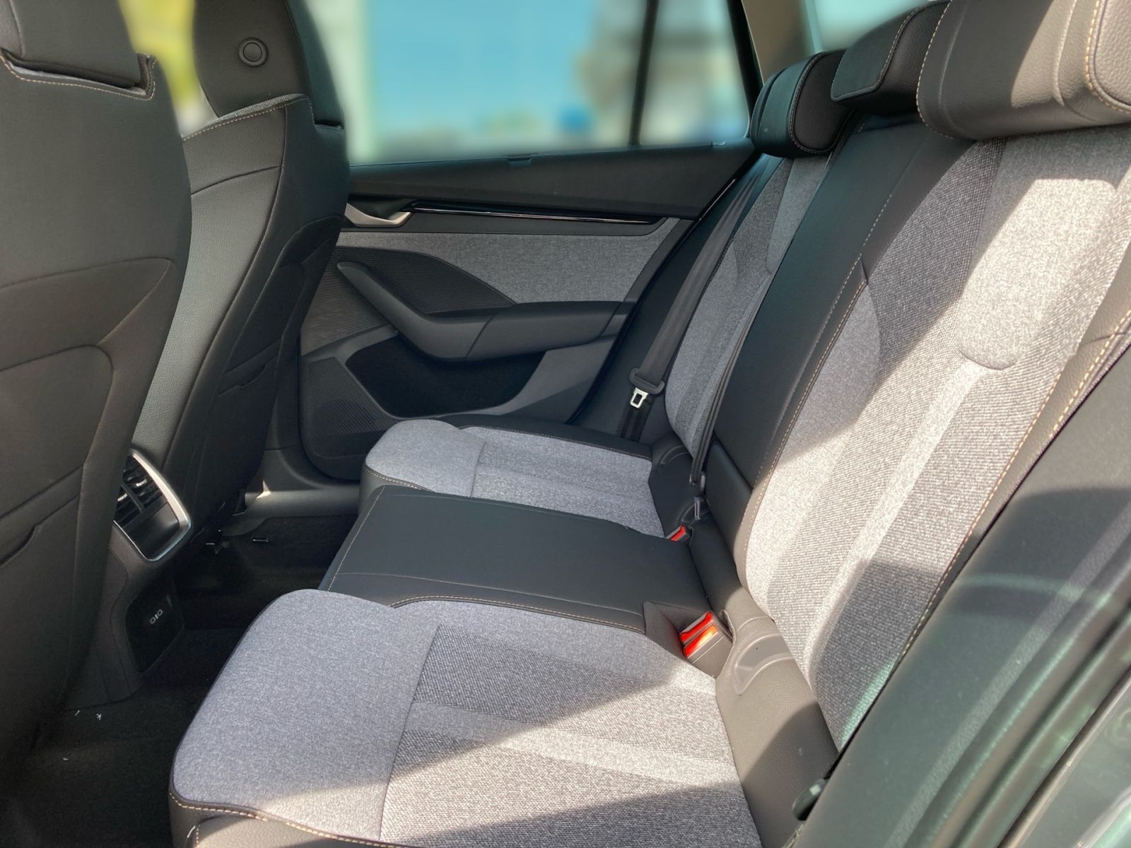 Fahrzeugabbildung SKODA Octavia Combi Selection 2,0TSI 204PS DSG 4x4 AHK