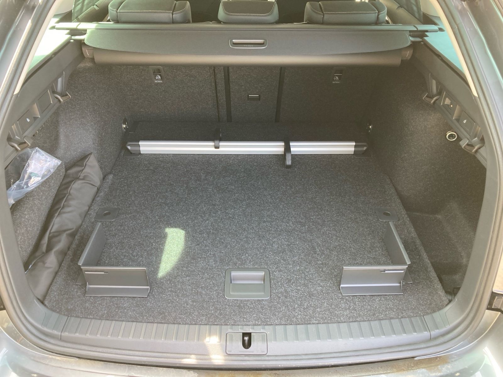 Fahrzeugabbildung SKODA Octavia Combi Selection 2,0TSI 204PS DSG 4x4 AHK