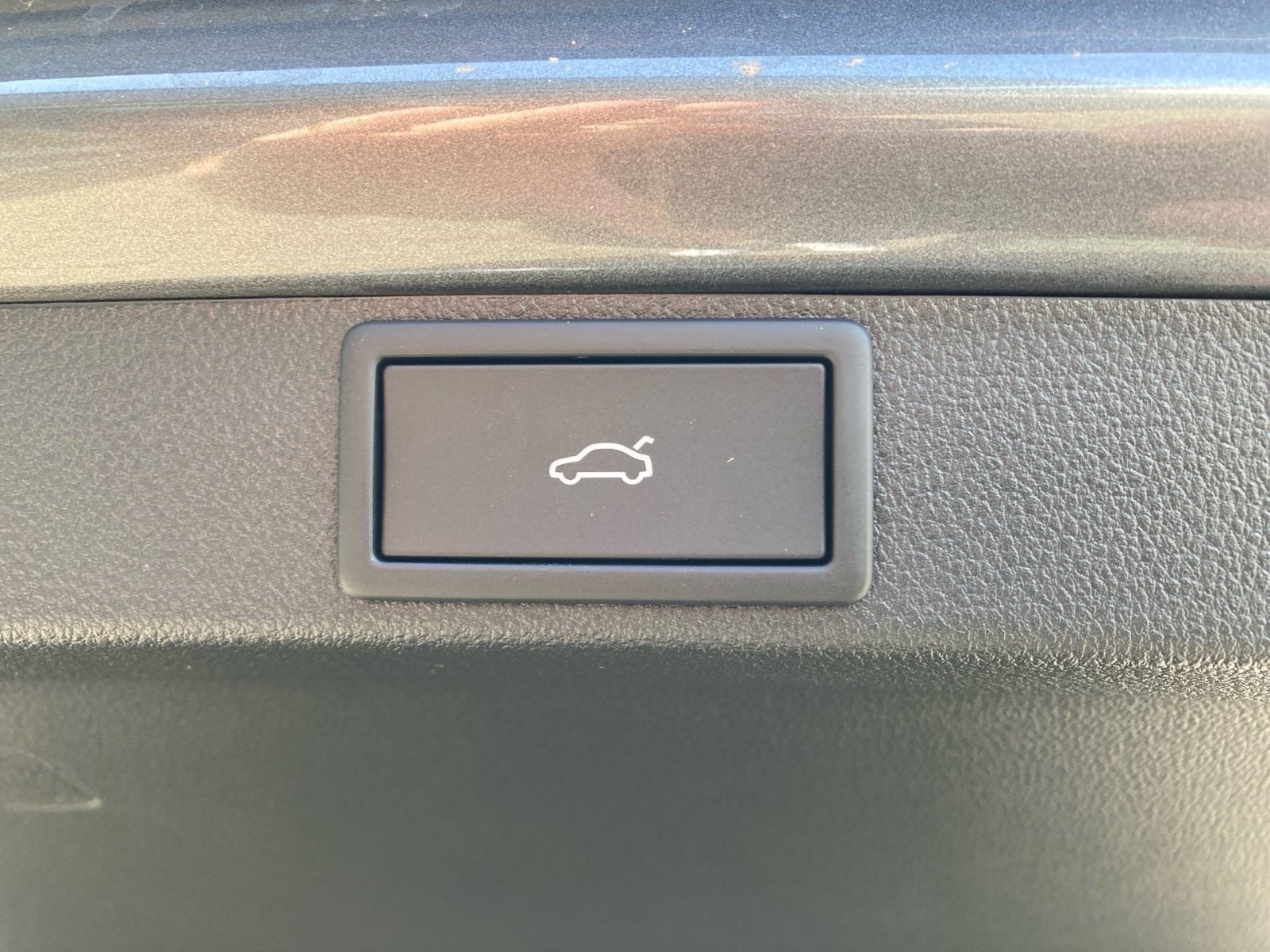 Fahrzeugabbildung SKODA Octavia Combi Selection 2,0TSI 204PS DSG 4x4 AHK