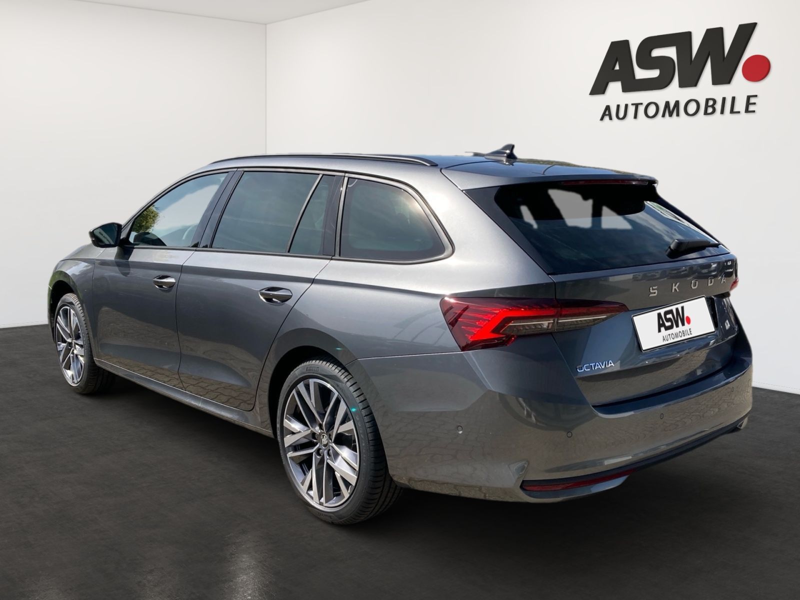 Fahrzeugabbildung SKODA Octavia Combi Selection 2,0TSI 204PS DSG 4x4 AHK