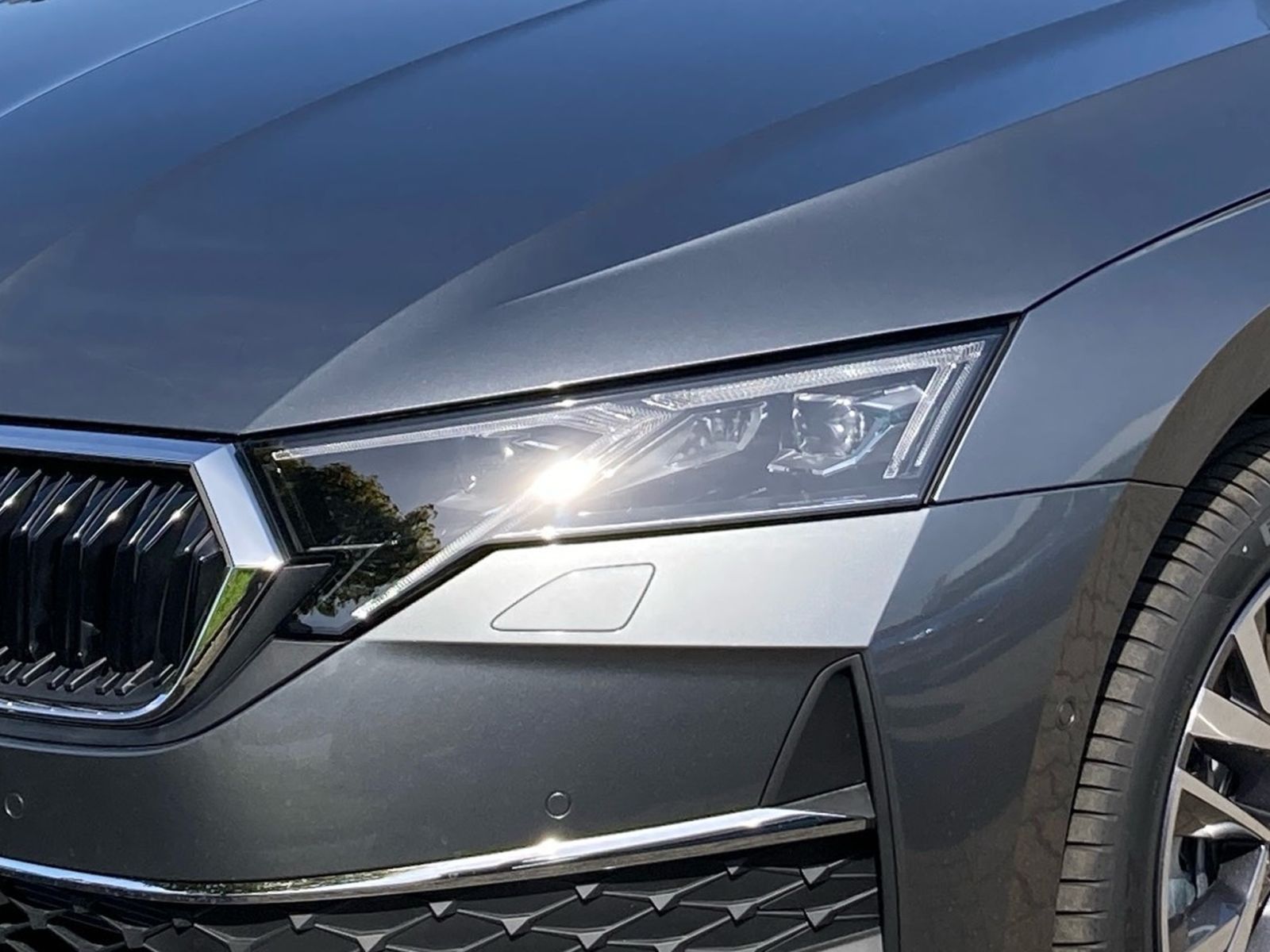 Fahrzeugabbildung SKODA Octavia Combi Selection 2,0TSI 204PS DSG 4x4 AHK