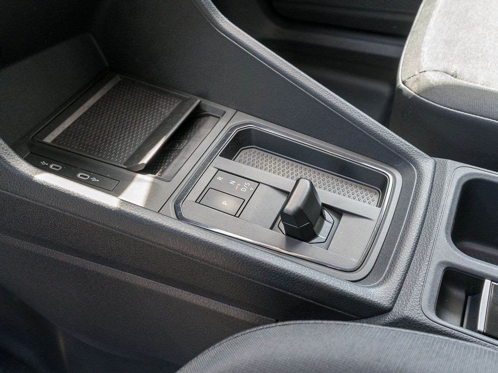 Fahrzeugabbildung Volkswagen Caddy Cargo Maxi 2.0TDI DSG NAVI SHZ PDC RFK ACC