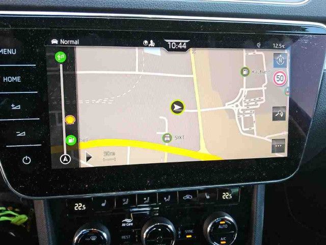 Fahrzeugabbildung SKODA Superb Combi Ambition 2,0TDI DSG LED NAVI VC AHK