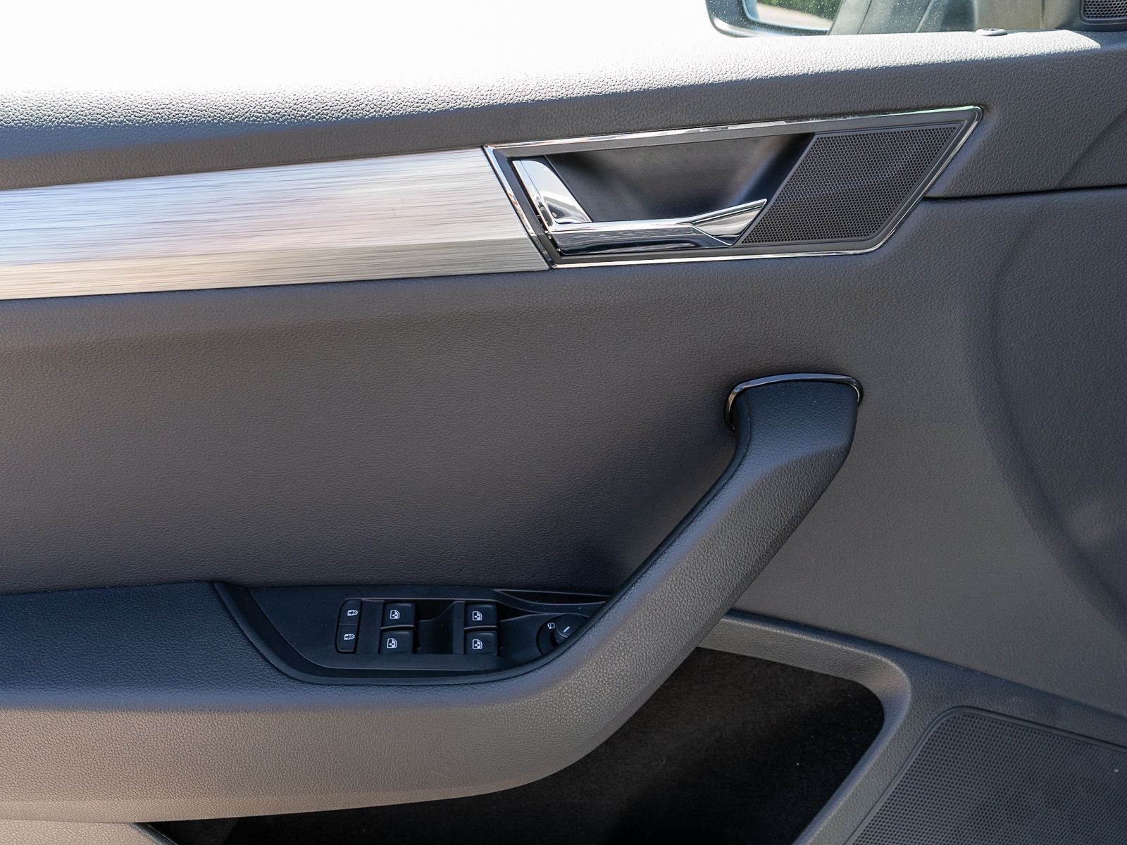 Fahrzeugabbildung SKODA Superb Combi Ambition 2,0TDI DSG LED NAVI VC AHK